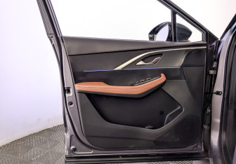 Подержанный автомобиль Omoda C5 2022 года (19 фото)