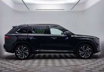 Подержанный автомобиль Geely Monjaro 2023 года (6 фото)