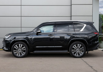 Подержанный автомобиль Lexus LX 2025 года (8 фото)
