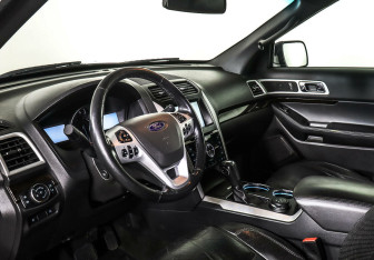 Подержанный автомобиль Ford Explorer 2013 года (11 фото)