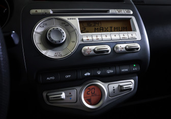 Подержанный автомобиль Honda Jazz 2006 года (18 фото)