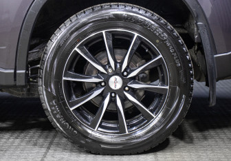 Подержанный автомобиль Nissan X-Trail 2011 года (21 фото)