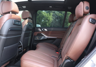 Подержанный автомобиль BMW X7 2020 года (11 фото)