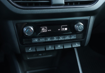 Подержанный автомобиль Skoda Rapid Liftback 2022 года (14 фото)