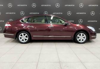 Подержанный автомобиль Nissan Teana 2013 года (4 фото)