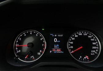 Подержанный автомобиль Toyota RAV4 2019 года (24 фото)