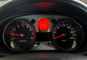 Подержанный автомобиль Nissan Qashqai 2008 года (13 фото)