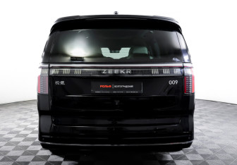Подержанный автомобиль Zeekr 009 2023 года (6 фото)