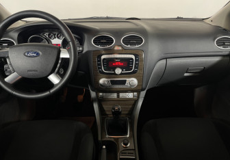 Подержанный автомобиль Ford Focus Sedan 2008 года (12 фото)