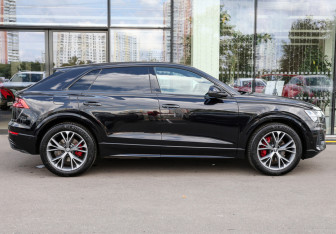 Подержанный автомобиль Audi Q8 2019 года (4 фото)