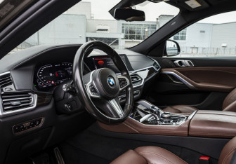 Подержанный автомобиль BMW X6 2020 года (9 фото)