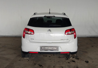 Подержанный автомобиль Citroen C4 Aircross 2012 года (6 фото)