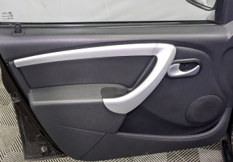 Подержанный автомобиль LADA (ВАЗ) Largus Wagon 2015 года (18 фото)