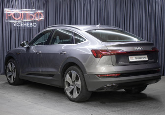 Подержанный автомобиль Audi e-tron Sportback 2021 года (7 фото)