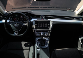 Подержанный автомобиль Volkswagen Passat Wagon 2018 года (10 фото)
