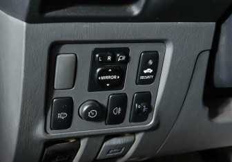 Подержанный автомобиль Toyota Hilux 2013 года (12 фото)