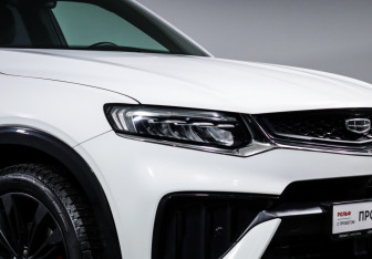 Подержанный автомобиль Geely Tugella 2023 года (17 фото)