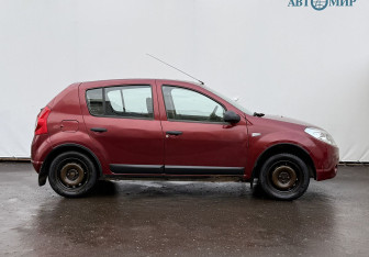 Подержанный автомобиль Renault Sandero 2011 года (4 фото)