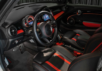 Подержанный автомобиль MINI Hatch 2021 года (23 фото)