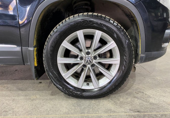 Подержанный автомобиль Volkswagen Tiguan 2011 года (14 фото)