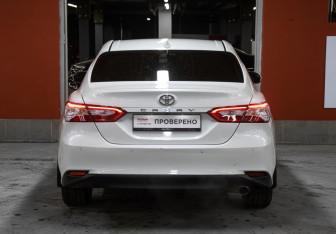 Подержанный автомобиль Toyota Camry Sedan 2021 года (6 фото)