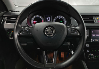 Подержанный автомобиль Skoda Octavia Liftback 2017 года (12 фото)