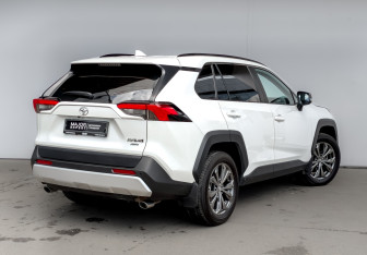 Подержанный автомобиль Toyota RAV4 2024 года (5 фото)