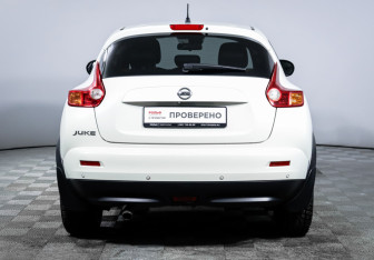 Подержанный автомобиль Nissan Juke 2011 года (6 фото)