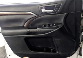 Подержанный автомобиль Toyota Highlander 2015 года (19 фото)