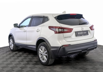 Подержанный автомобиль Nissan Qashqai 2022 года (7 фото)