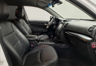 Подержанный автомобиль Kia Sorento 2014 года (10 фото)