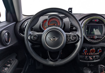 Подержанный автомобиль MINI Clubman Wagon 2019 года (22 фото)