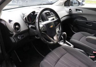 Подержанный автомобиль Chevrolet Aveo Sedan 2014 года (7 фото)