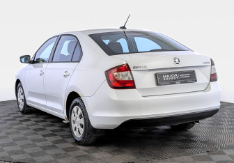 Подержанный автомобиль Skoda Rapid Liftback 2019 года (7 фото)