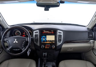 Подержанный автомобиль Mitsubishi Pajero 2019 года (14 фото)