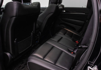 Подержанный автомобиль Jeep Grand Cherokee 2021 года (11 фото)