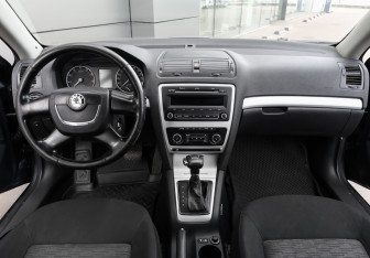 Подержанный автомобиль Skoda Octavia Liftback 2011 года (11 фото)