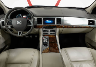 Подержанный автомобиль Jaguar XF Sedan 2013 года (8 фото)