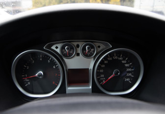 Подержанный автомобиль Ford Focus Hatchback 2008 года (9 фото)