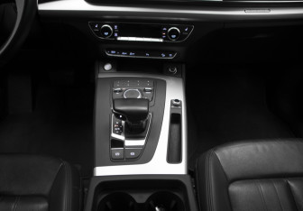 Подержанный автомобиль Audi Q5 2020 года (20 фото)