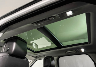 Подержанный автомобиль Land Rover Range Rover Sport 2018 года (18 фото)