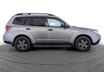 Подержанный автомобиль Subaru Forester Suv 2011 года (4 фото)