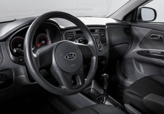 Подержанный автомобиль Kia Rio Sedan 2011 года (14 фото)