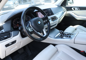 Подержанный автомобиль BMW X5 2020 года (13 фото)