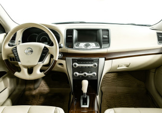 Подержанный автомобиль Nissan Teana 2012 года (8 фото)