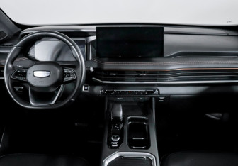 Подержанный автомобиль Geely Okavango 2023 года (13 фото)