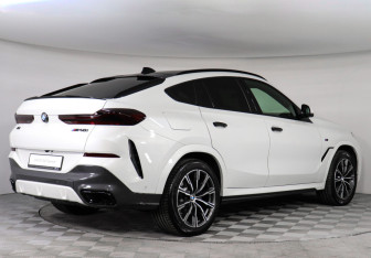 Подержанный автомобиль BMW X6 2021 года (2 фото)