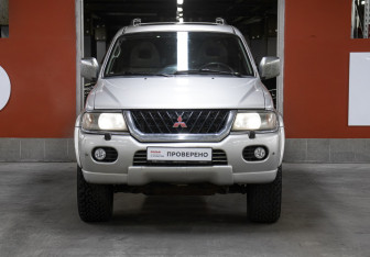 Подержанный автомобиль Mitsubishi Pajero Sport 2003 года (2 фото)