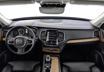 Подержанный автомобиль Volvo XC90 2021 года (14 фото)