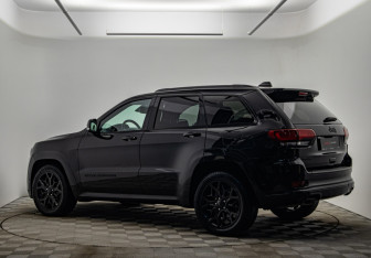 Подержанный автомобиль Jeep Grand Cherokee 2021 года (7 фото)